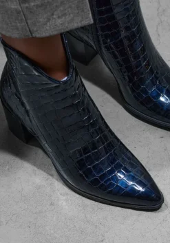 LINA LOCCHI e enkellaarsjes at 152 blauw