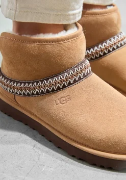 UGG vachtlaarzen classic mini crescent cognac