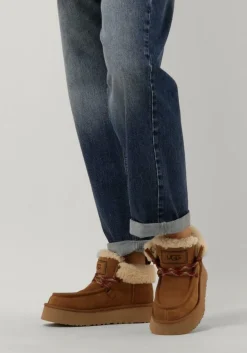 UGG vachtlaarzen w funkarra cabin cuff cognac Outlet