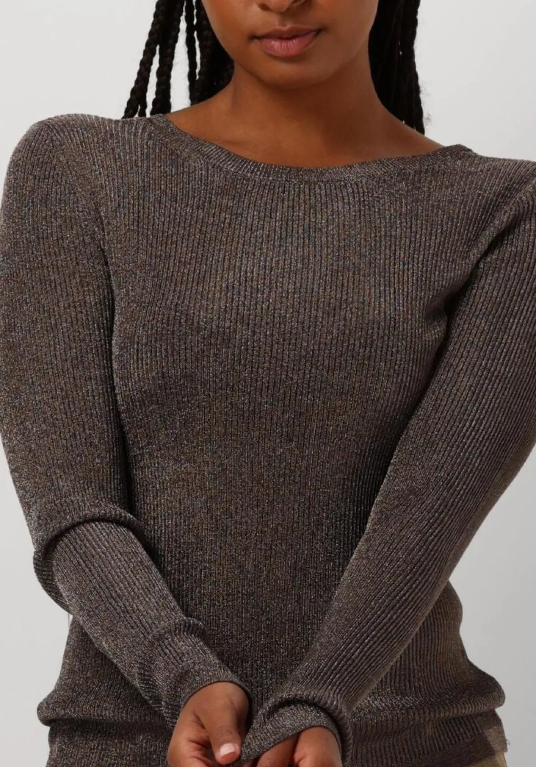 GESTUZ grijze t-shirt silvigz deep back blouse grijs