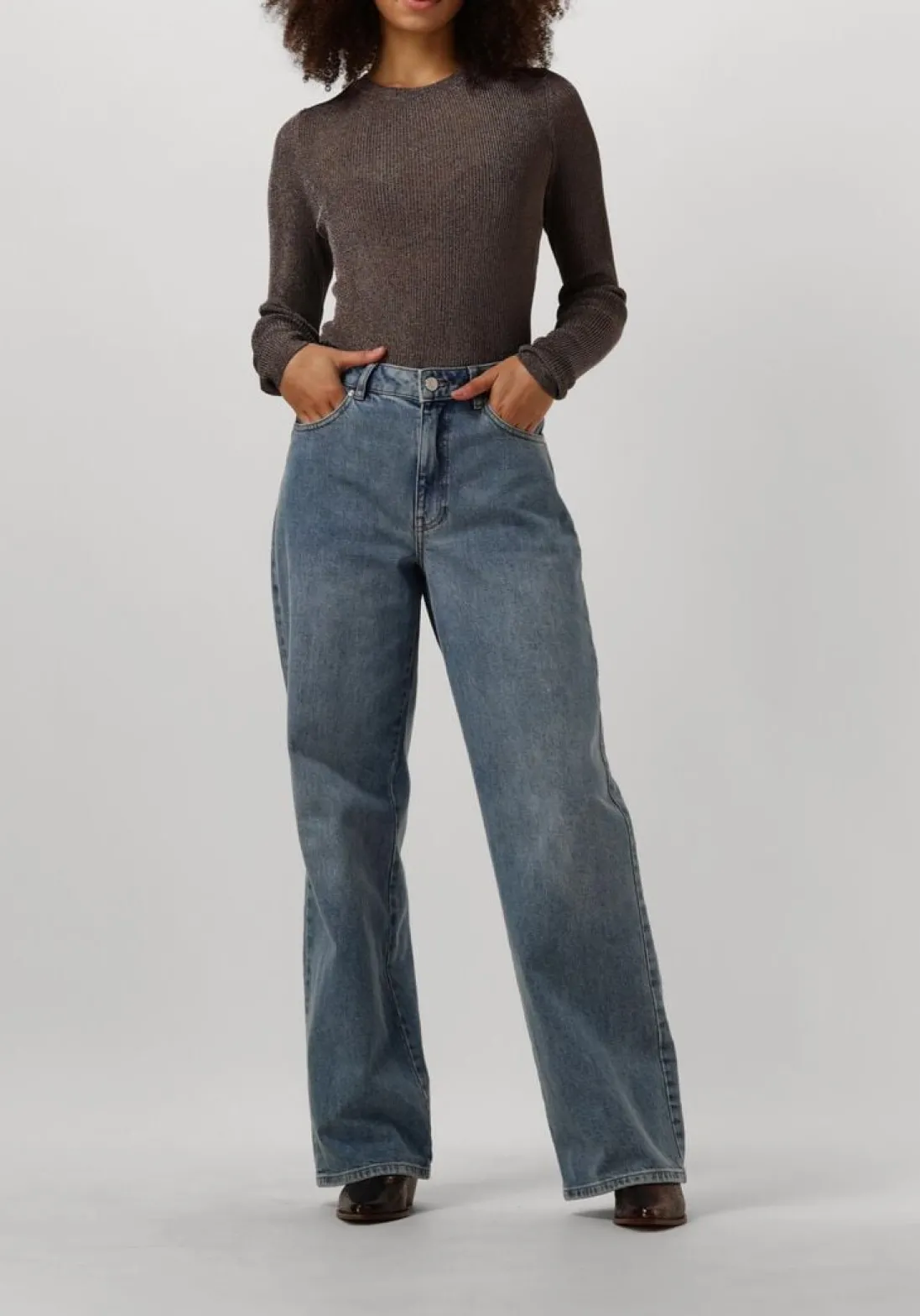 GESTUZ grijze t-shirt silvigz deep back blouse grijs