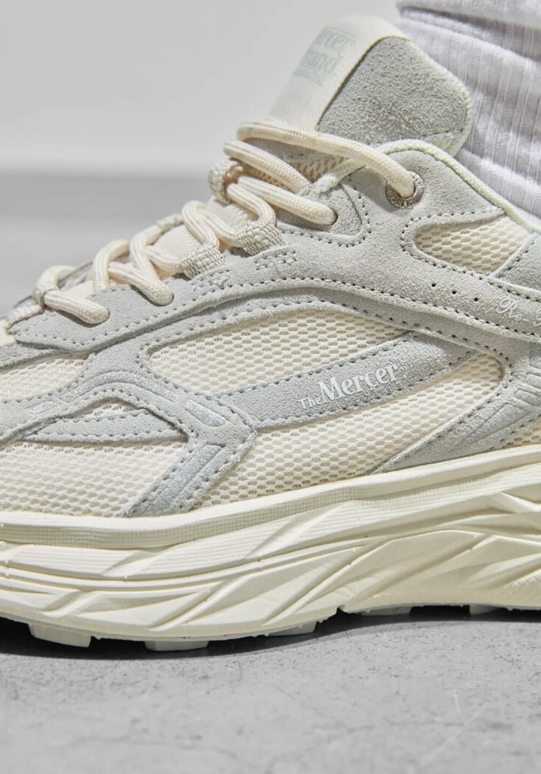 MERCER AMSTERDAM grijze lage sneakers the re-run max suede grijs Online