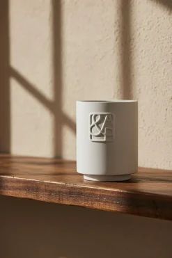 AUGUST & PIERS te geurkaarsen socialite 90gr - scented candle wit