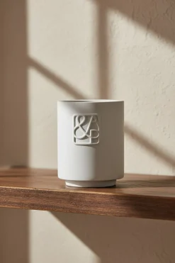 AUGUST & PIERS te geurkaarsen libertine 90gr - scented candle wit Best