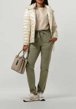 BEAUMONT te jack devi wit New