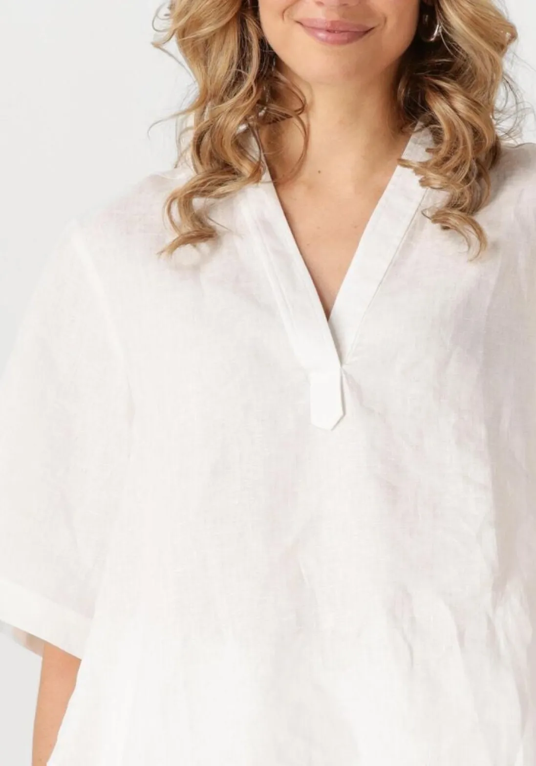 RESORT FINEST te top short sleeve blouse wit Clearance