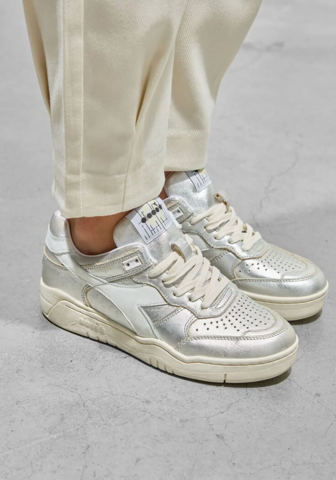 DIADORA HERITAGE en lage sneakers b.560 metal wn zilver Discount