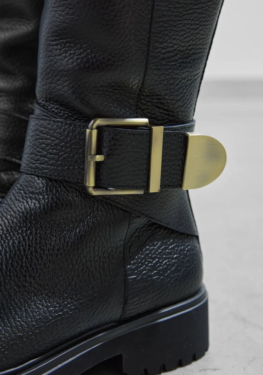 LINA LOCCHI e enkellaarsjes v66 zwart Outlet